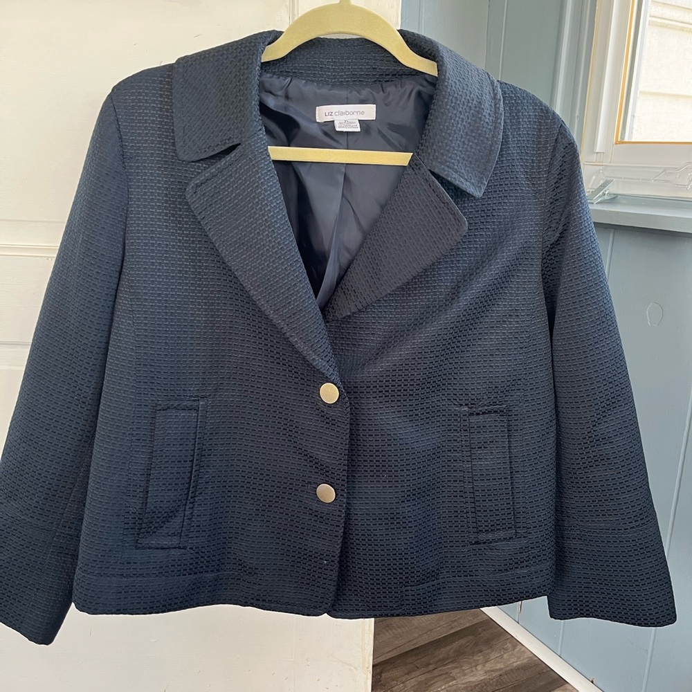 Black cropped Liz Claiborne blazer. XL.